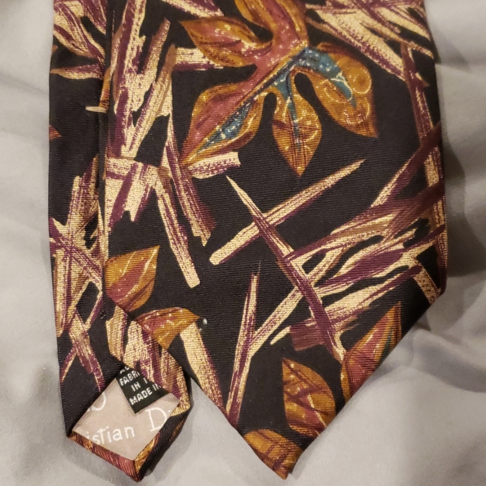 Silk tie